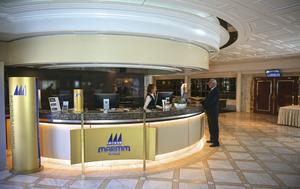 Rezeption des Maritim Hotel Königswinter